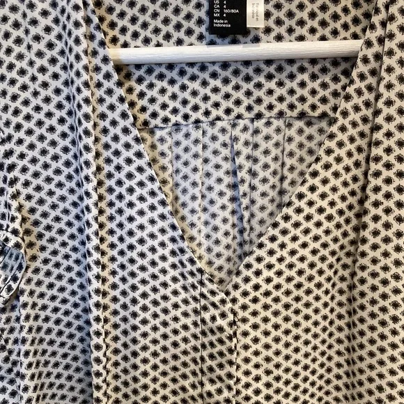 Patterned Blouse - Picture 3 of 8